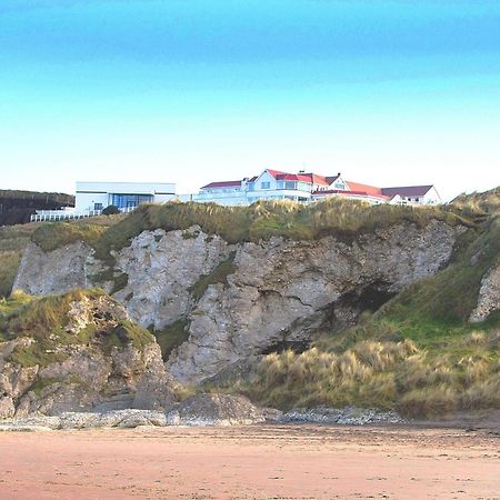 Royal Court Hotel Portrush Bagian luar foto