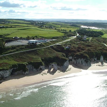 Royal Court Hotel Portrush Bagian luar foto