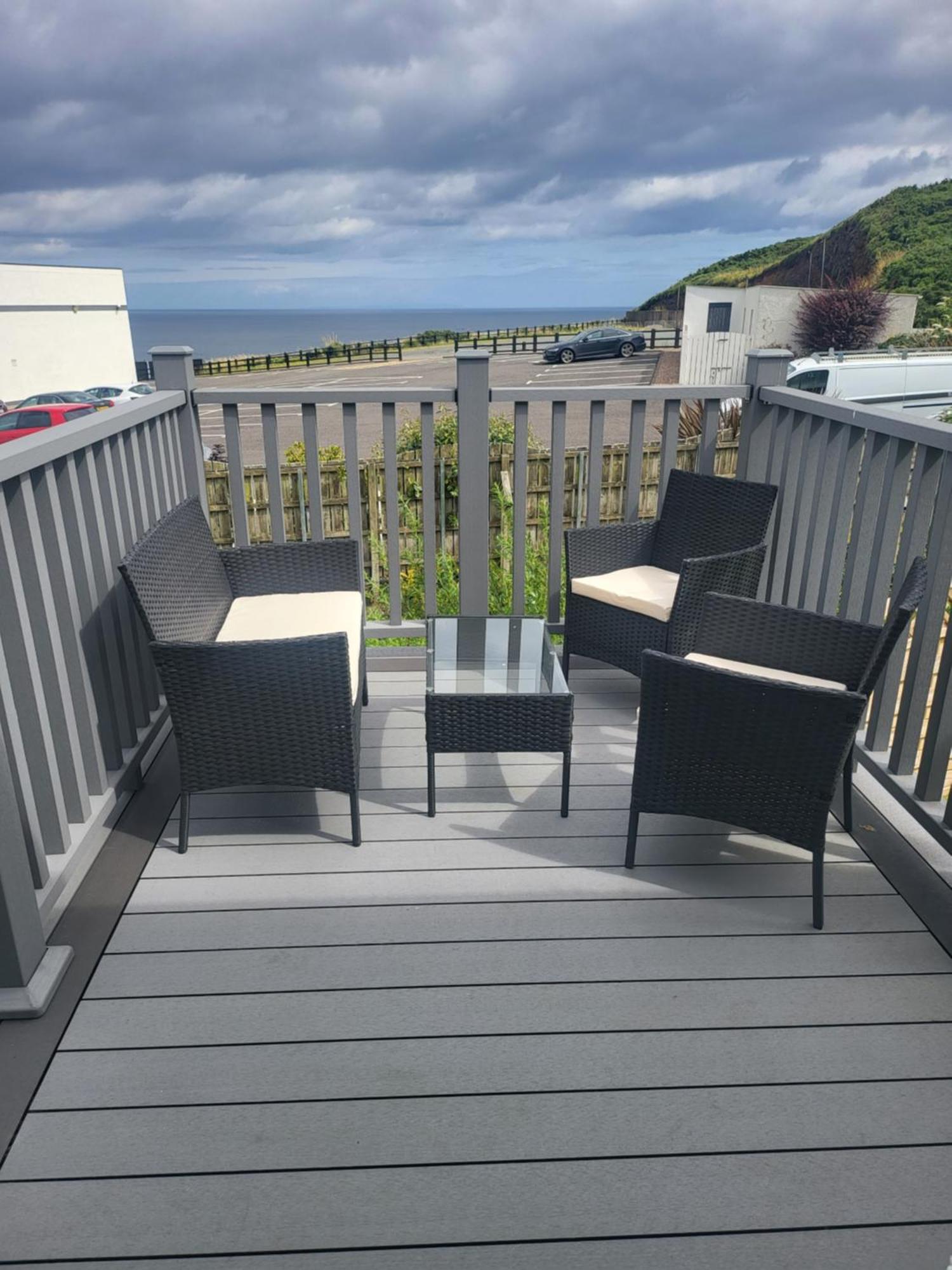 Royal Court Hotel Portrush Bagian luar foto