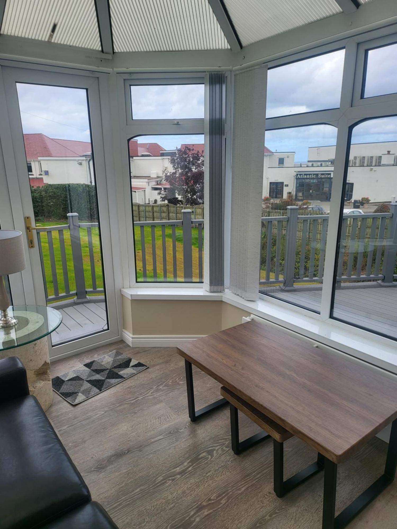 Royal Court Hotel Portrush Bagian luar foto