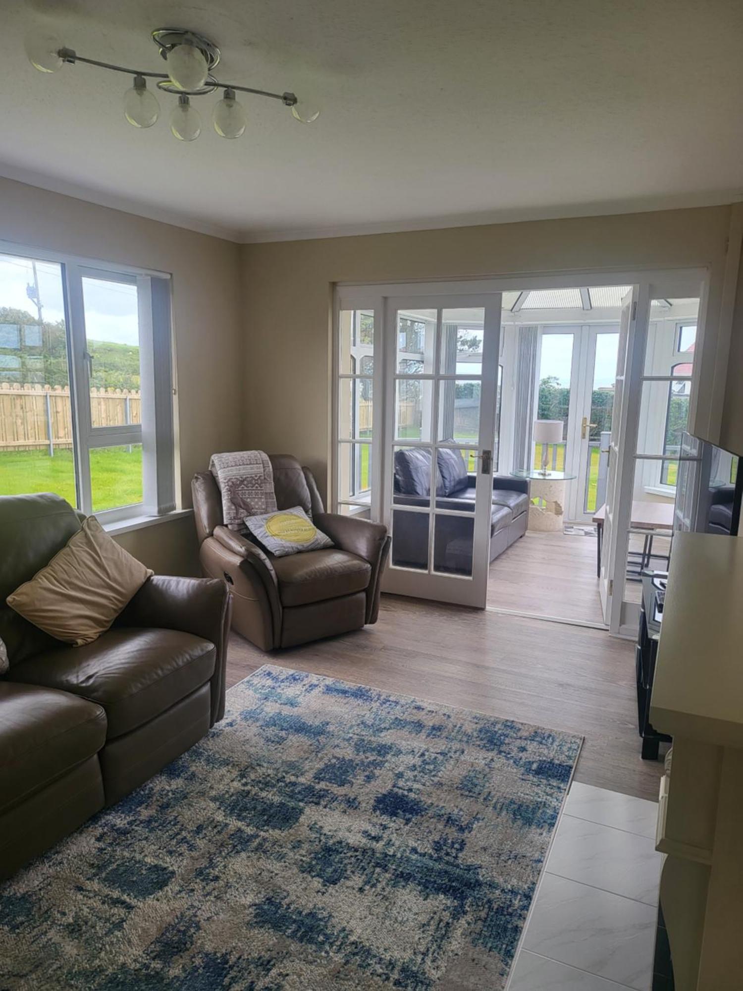 Royal Court Hotel Portrush Bagian luar foto