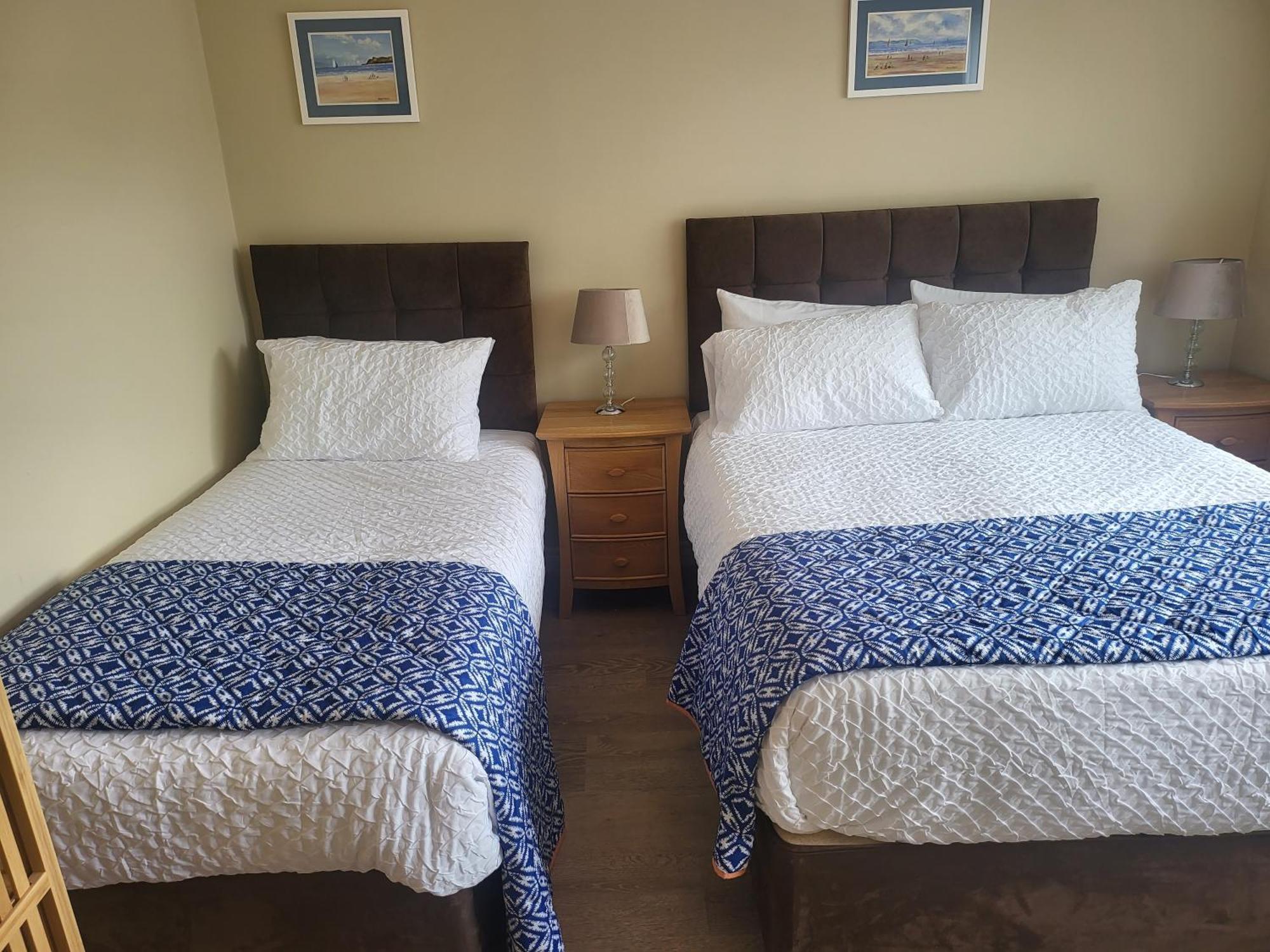 Royal Court Hotel Portrush Bagian luar foto