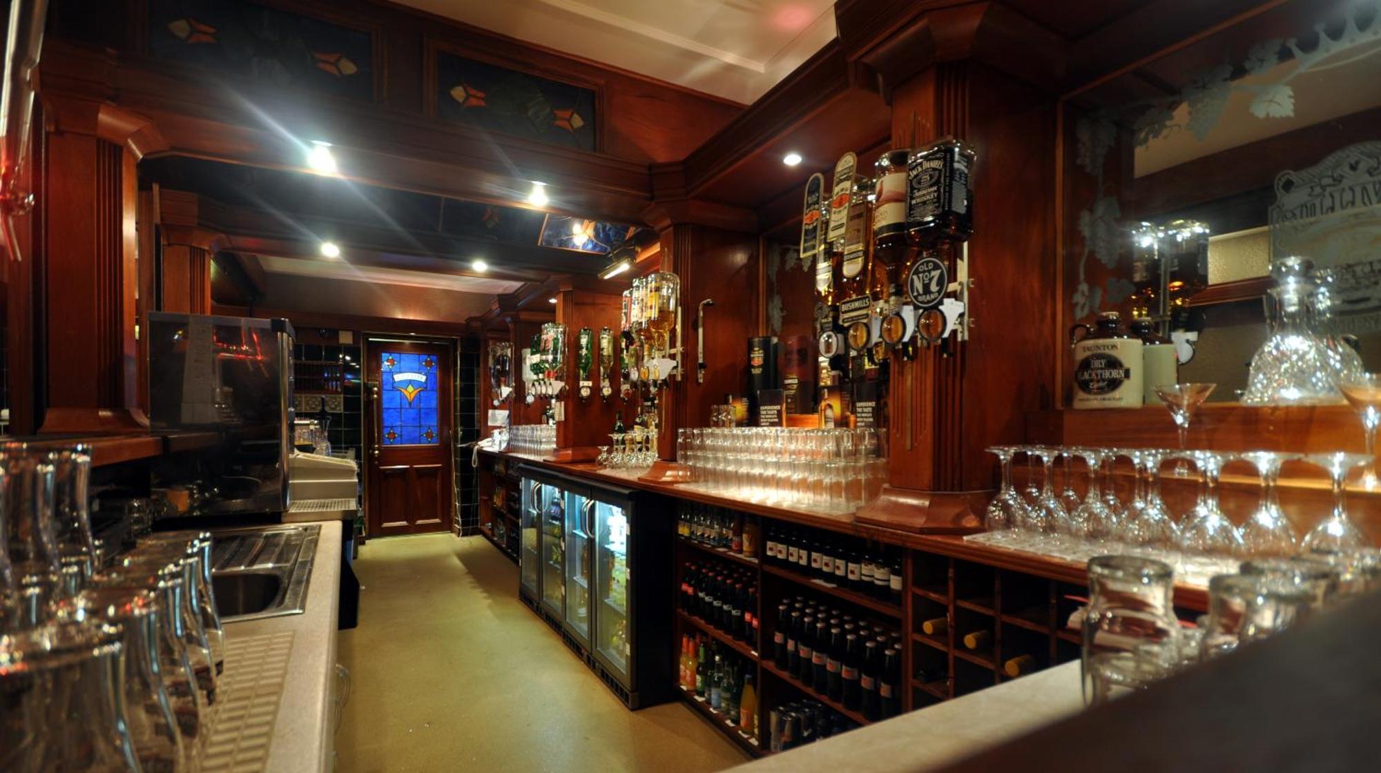 Royal Court Hotel Portrush Bagian luar foto