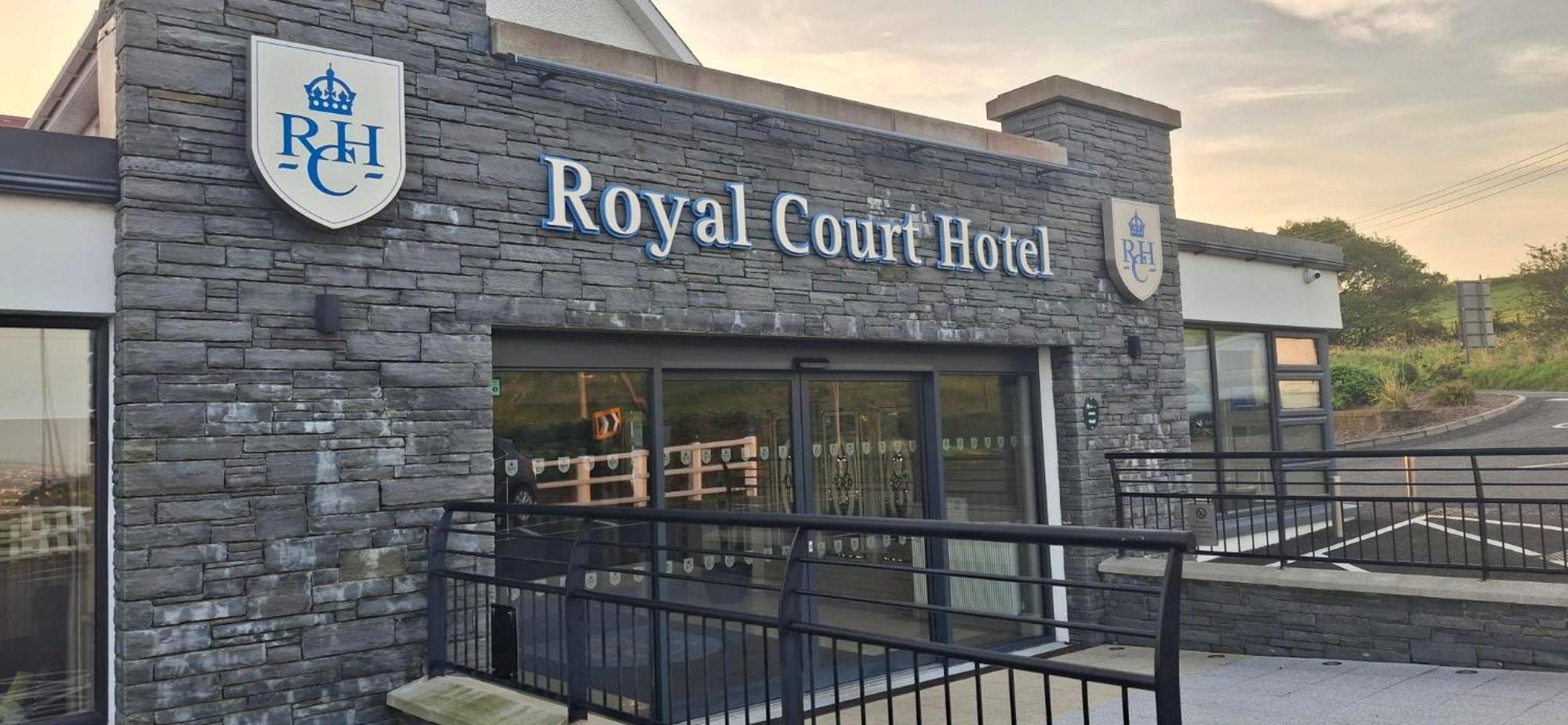 Royal Court Hotel Portrush Bagian luar foto