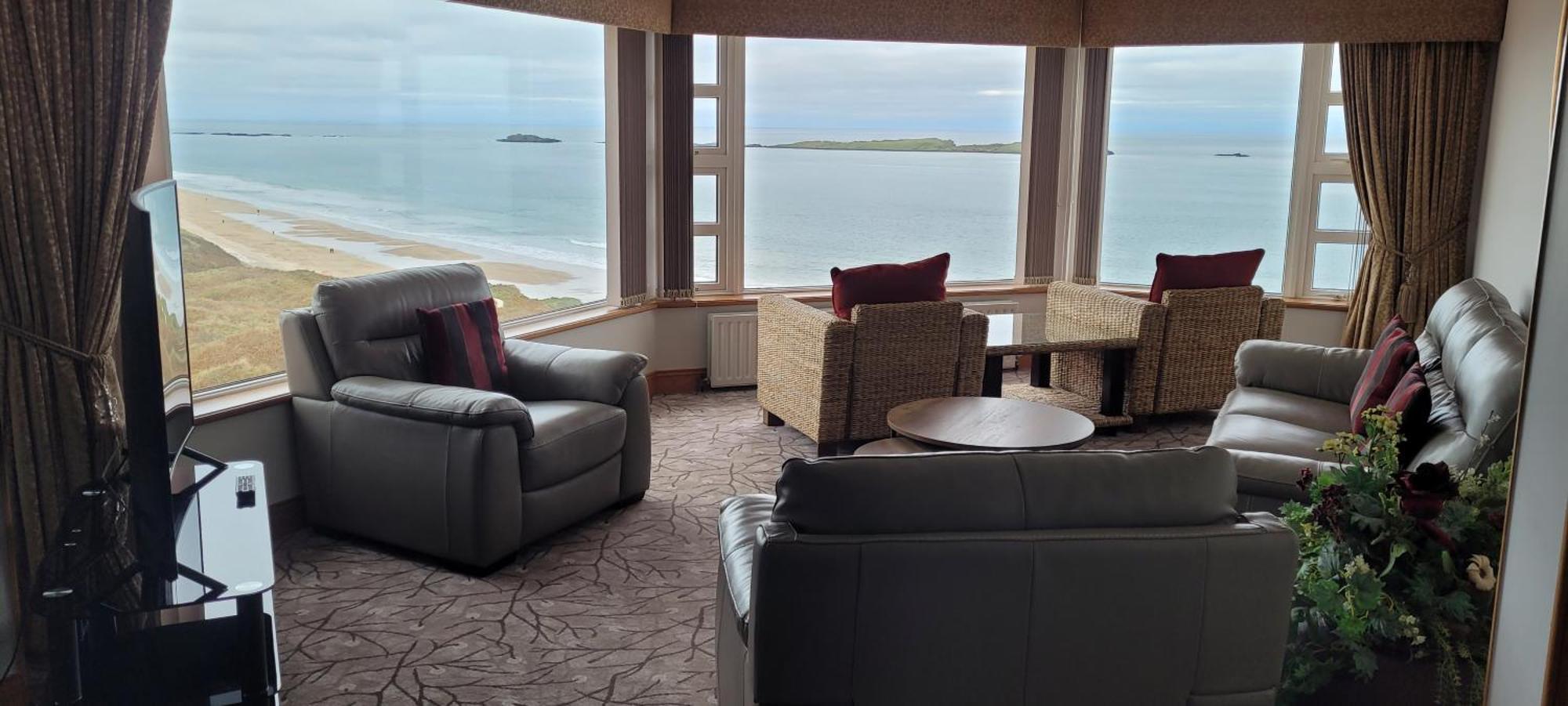 Royal Court Hotel Portrush Bagian luar foto