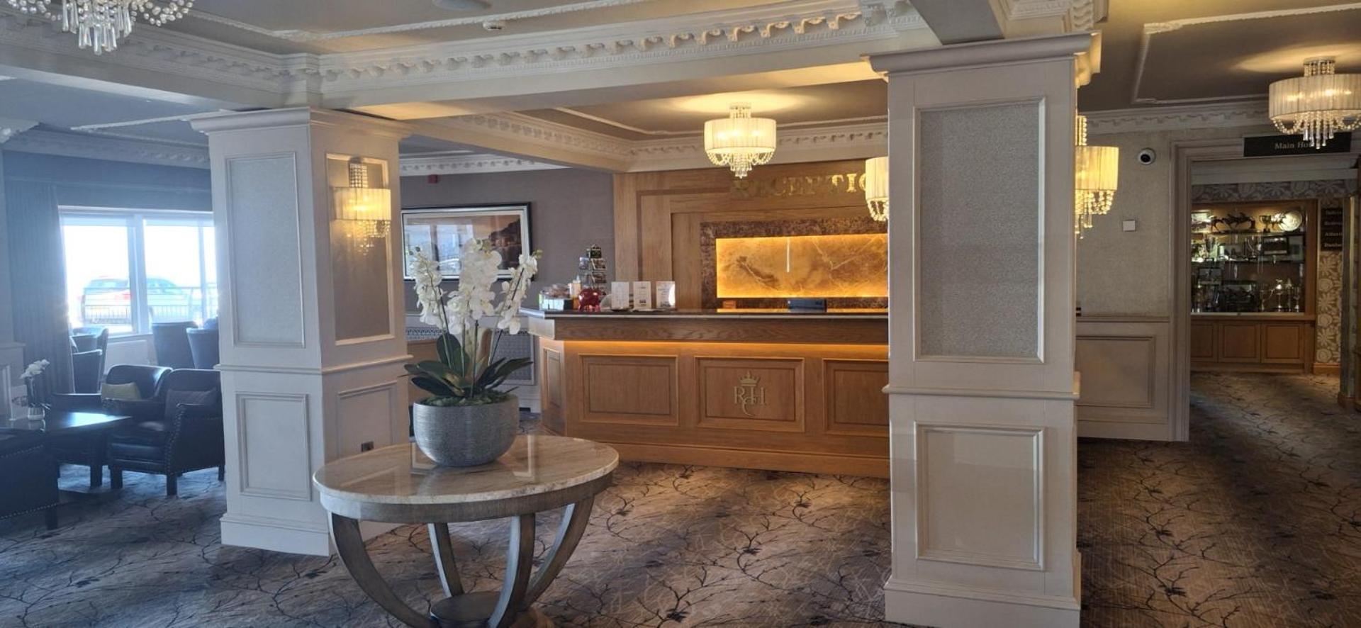 Royal Court Hotel Portrush Bagian luar foto