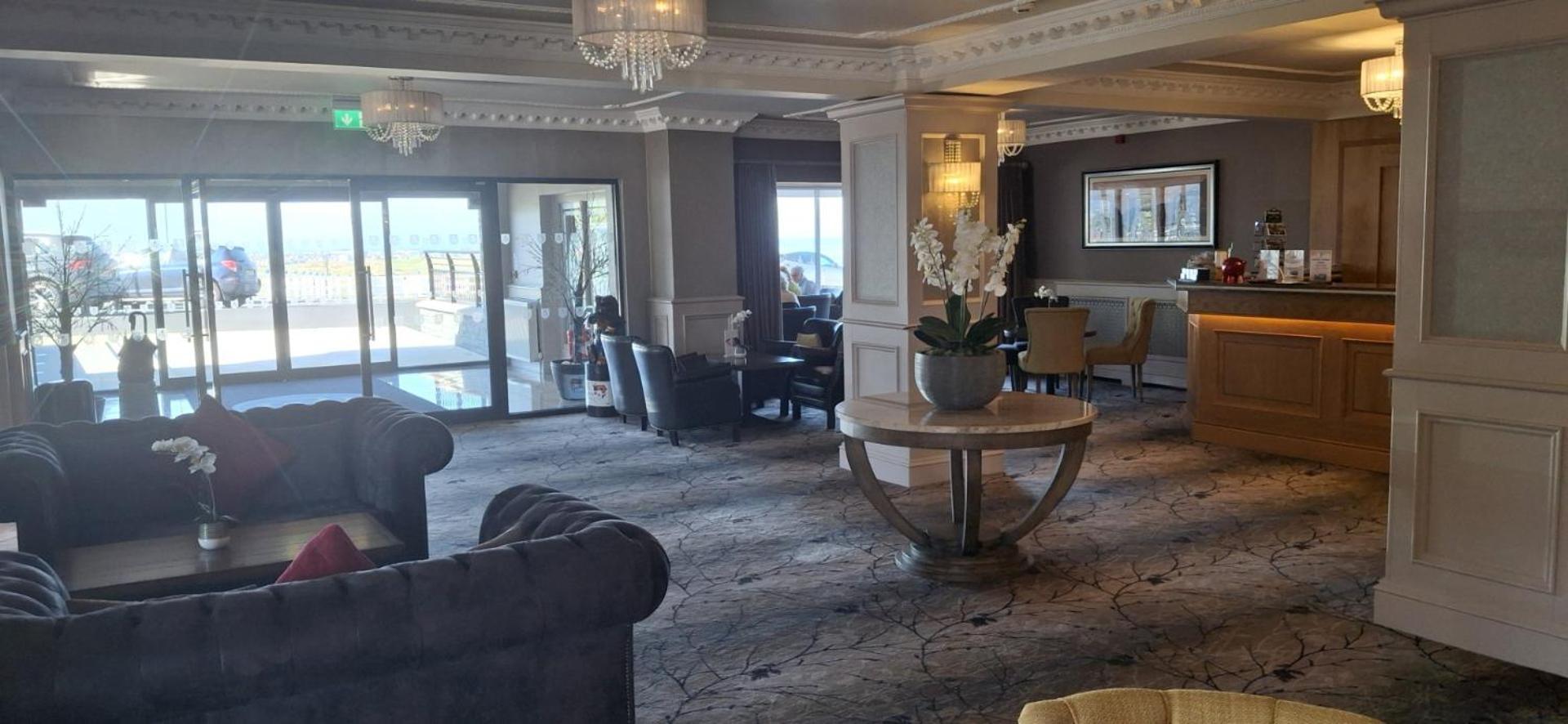 Royal Court Hotel Portrush Bagian luar foto