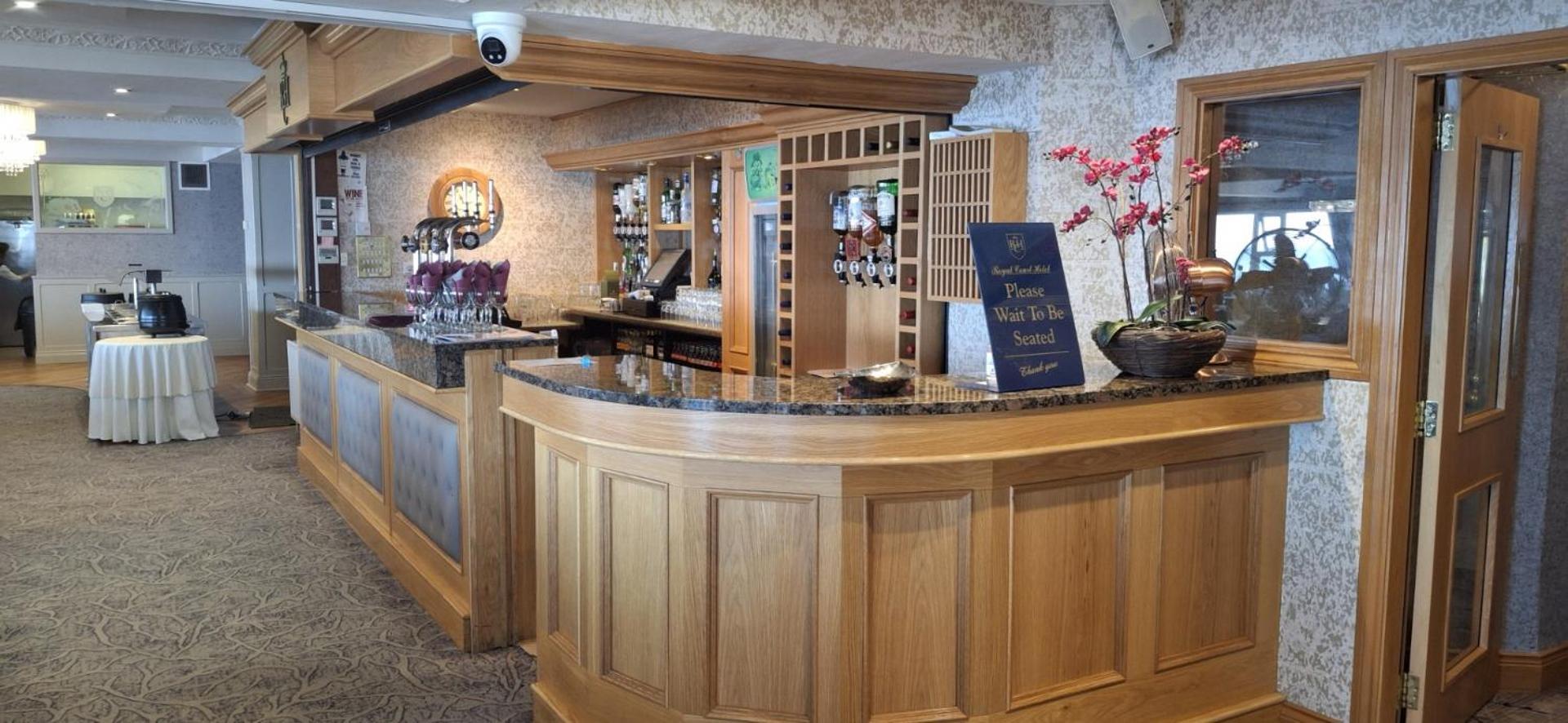 Royal Court Hotel Portrush Bagian luar foto