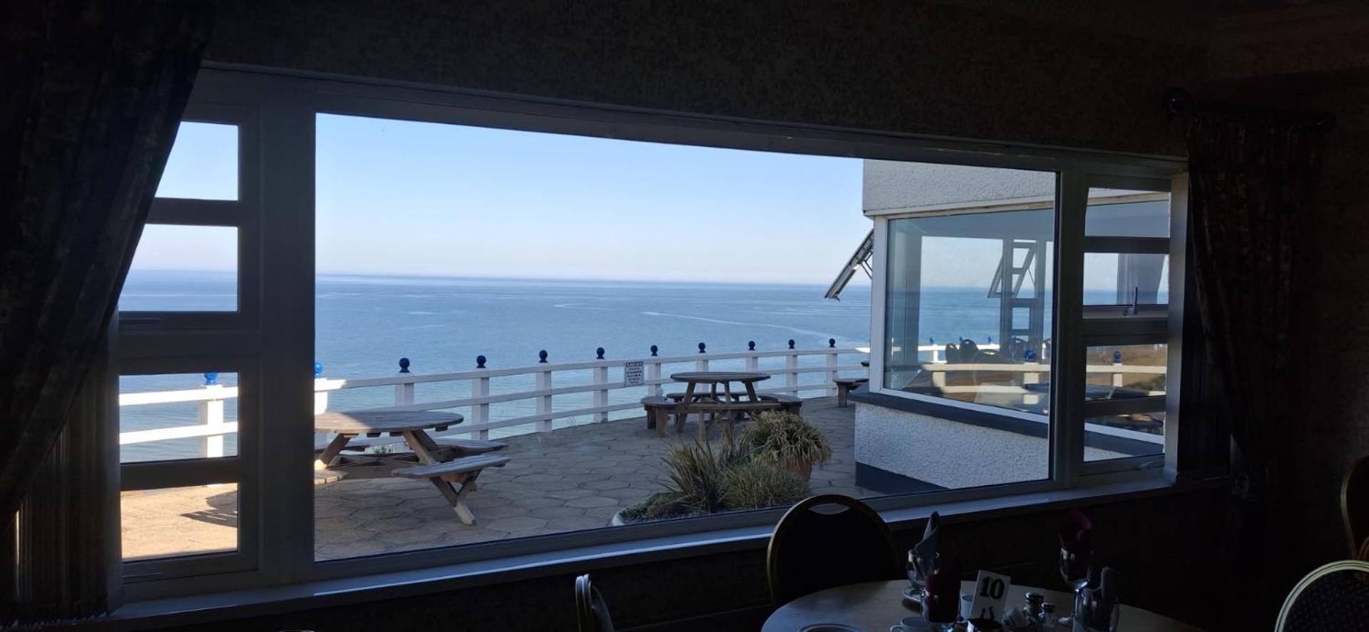 Royal Court Hotel Portrush Bagian luar foto