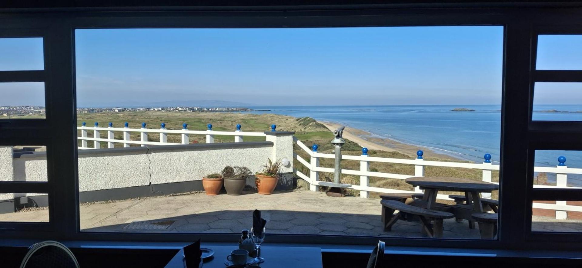 Royal Court Hotel Portrush Bagian luar foto