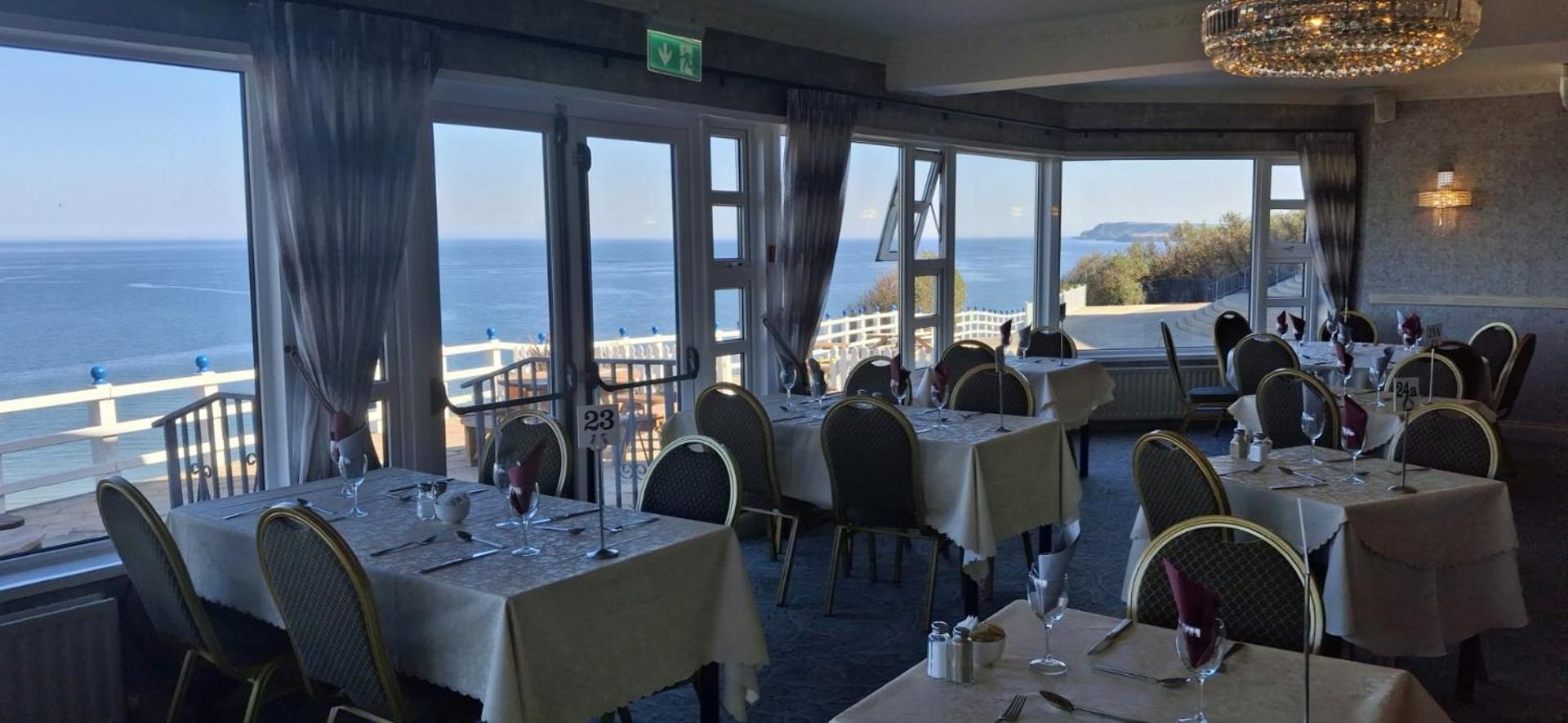 Royal Court Hotel Portrush Bagian luar foto