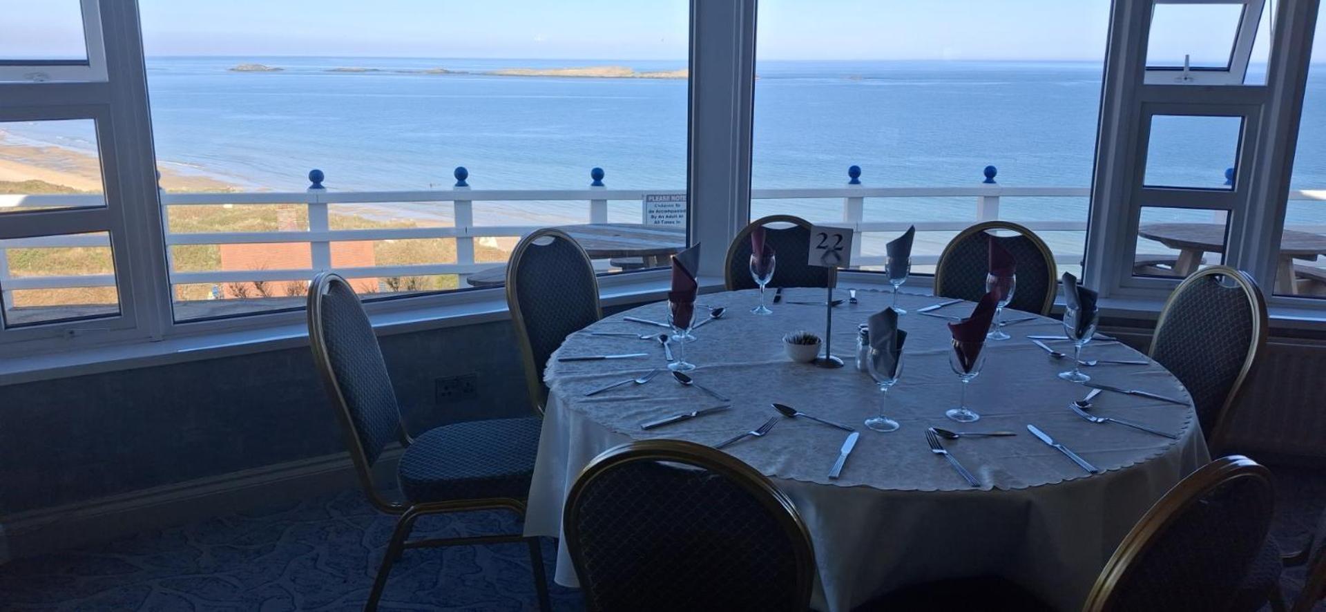 Royal Court Hotel Portrush Bagian luar foto