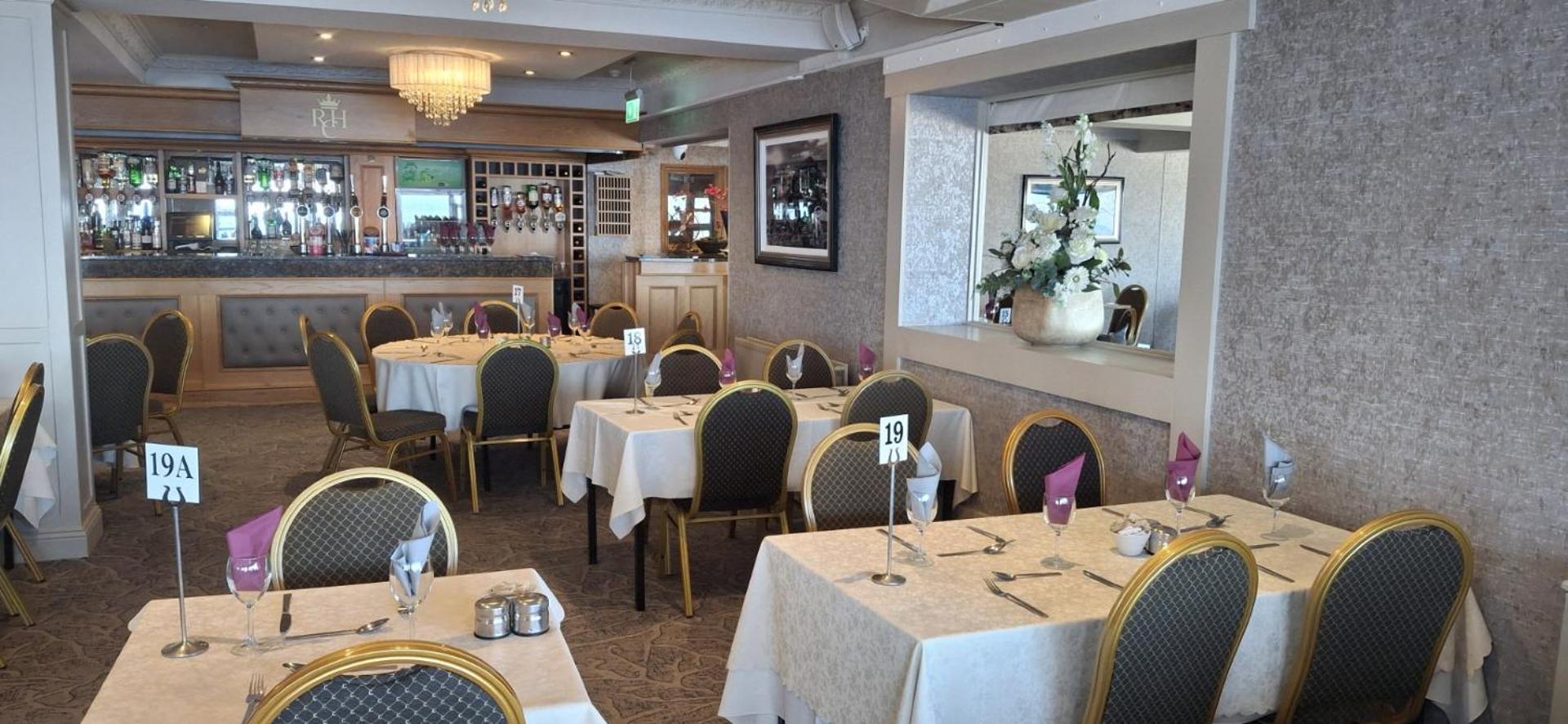 Royal Court Hotel Portrush Bagian luar foto