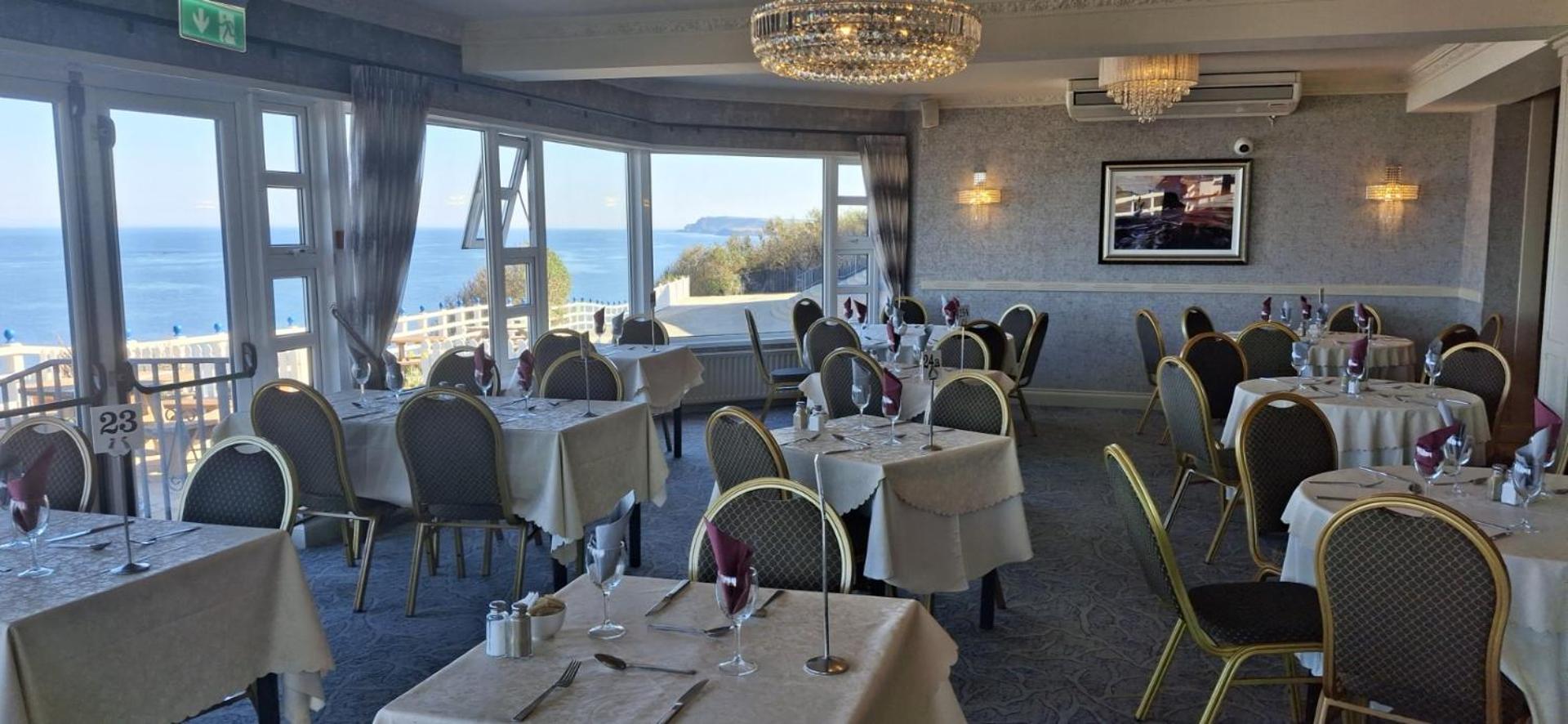Royal Court Hotel Portrush Bagian luar foto