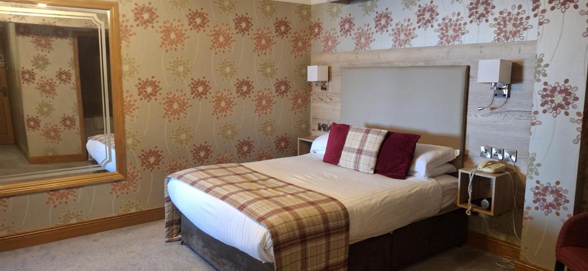 Royal Court Hotel Portrush Bagian luar foto