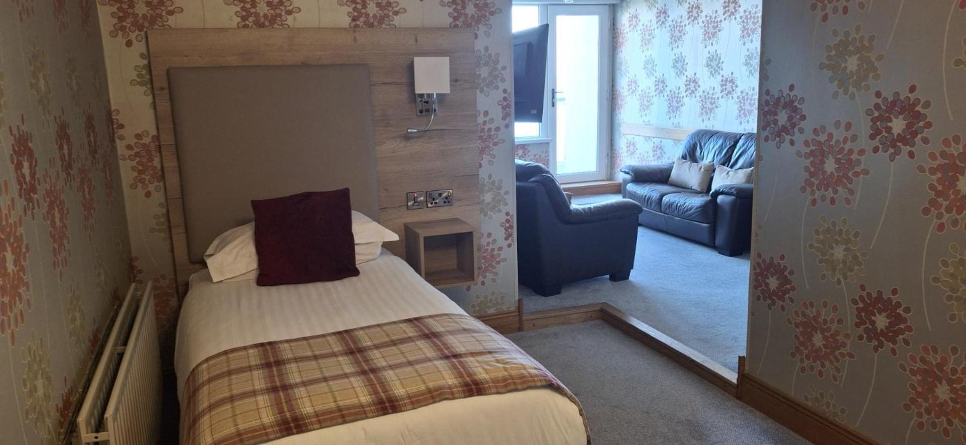 Royal Court Hotel Portrush Bagian luar foto