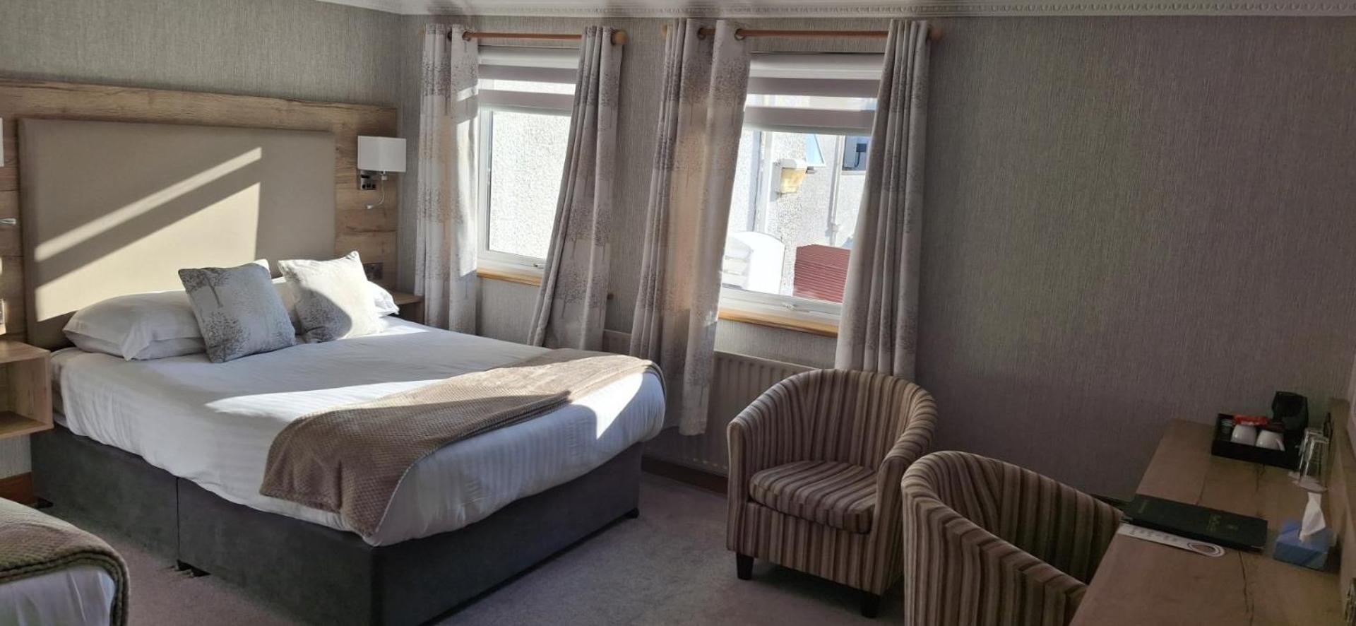 Royal Court Hotel Portrush Bagian luar foto