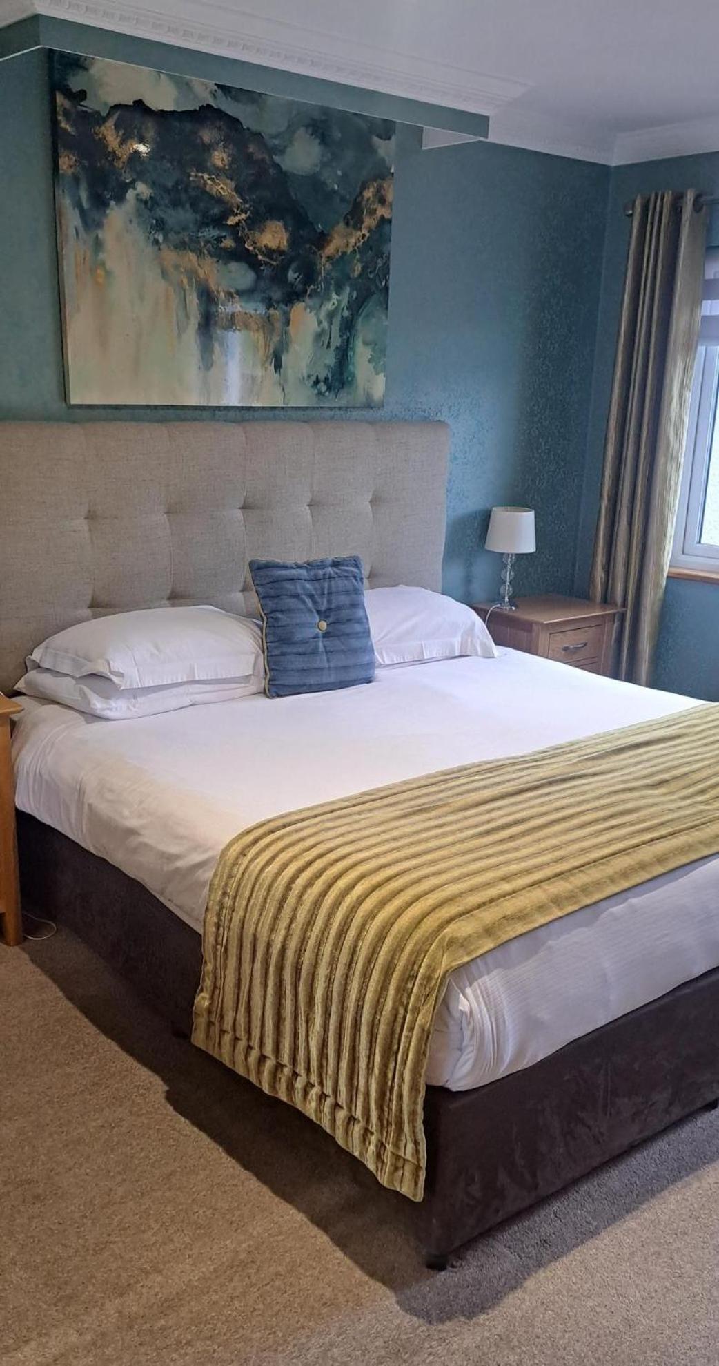 Royal Court Hotel Portrush Bagian luar foto