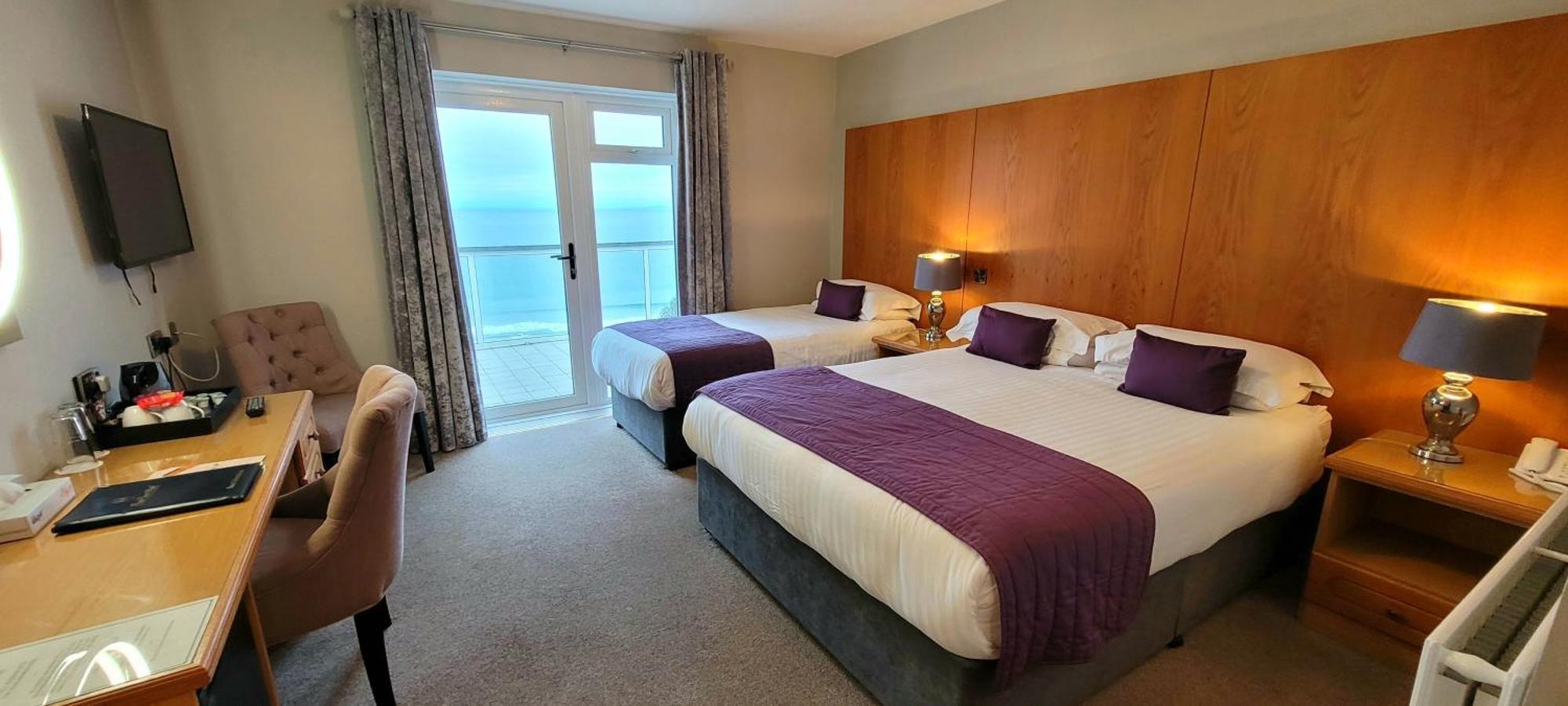 Royal Court Hotel Portrush Bagian luar foto
