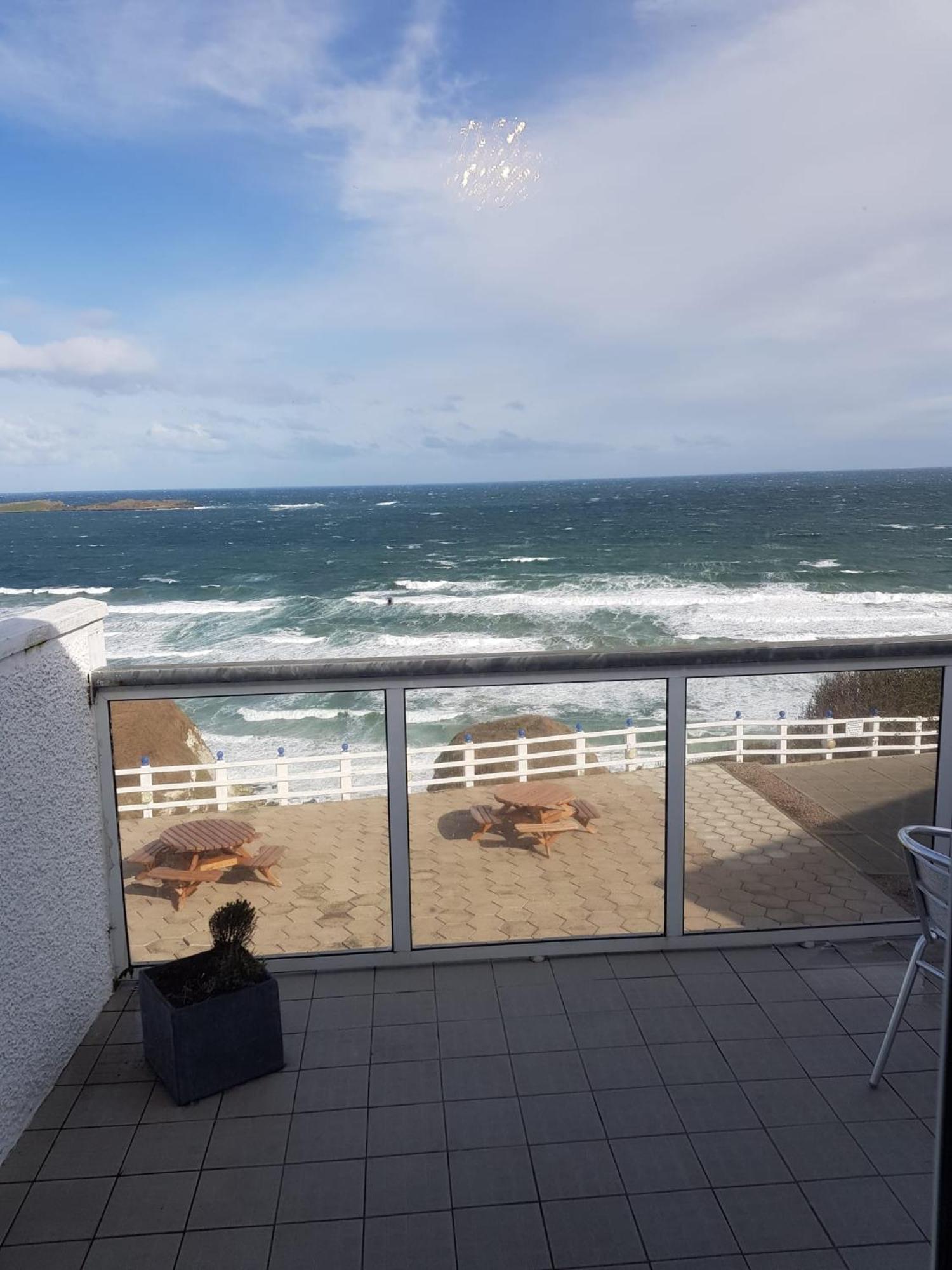 Royal Court Hotel Portrush Bagian luar foto