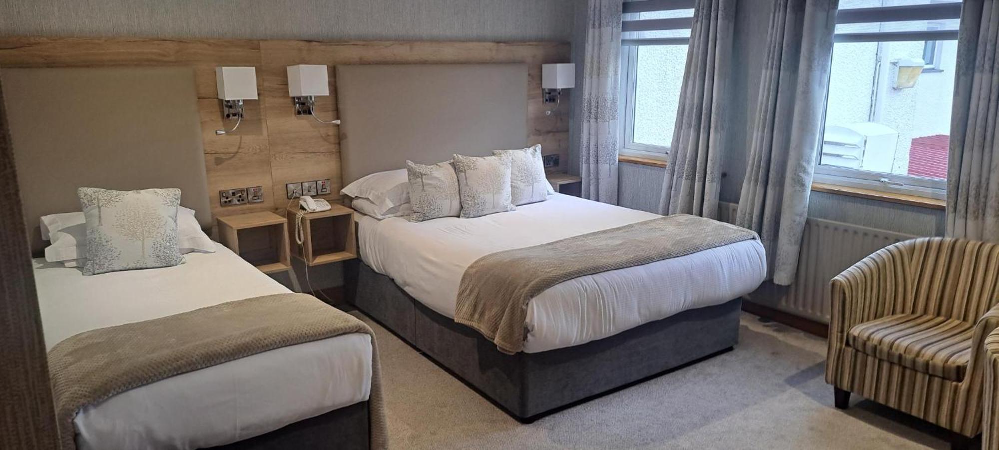 Royal Court Hotel Portrush Bagian luar foto