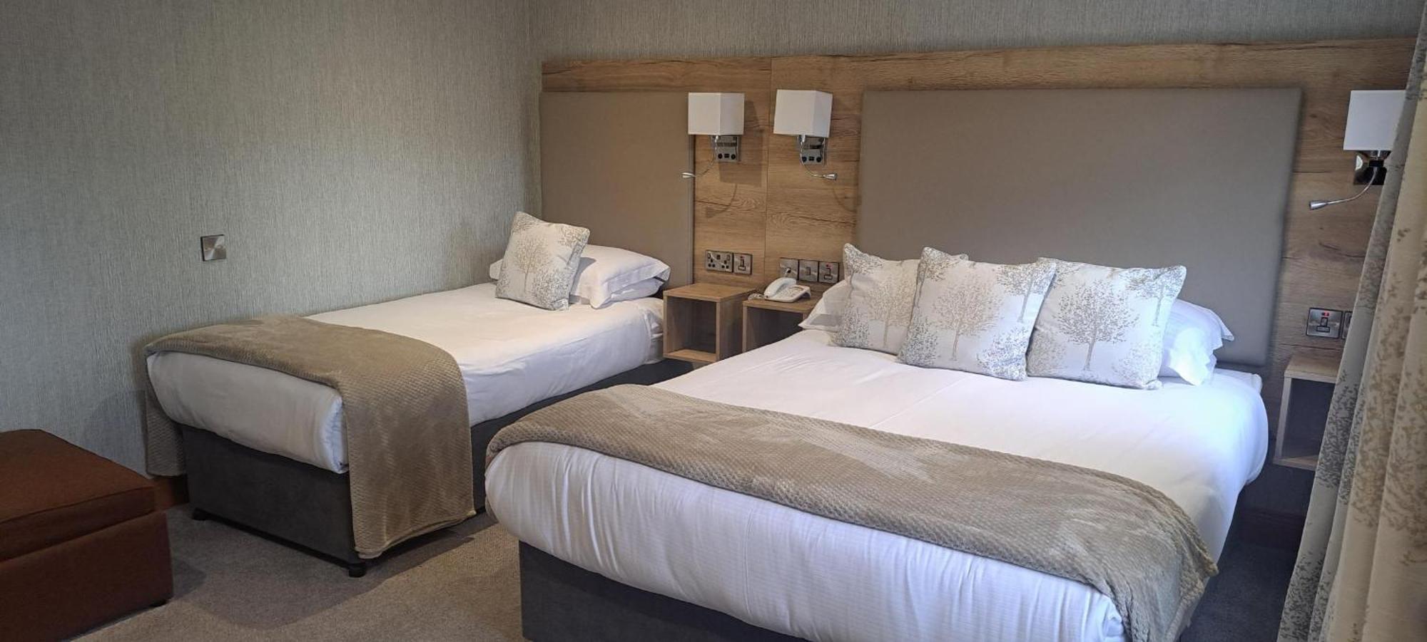 Royal Court Hotel Portrush Bagian luar foto