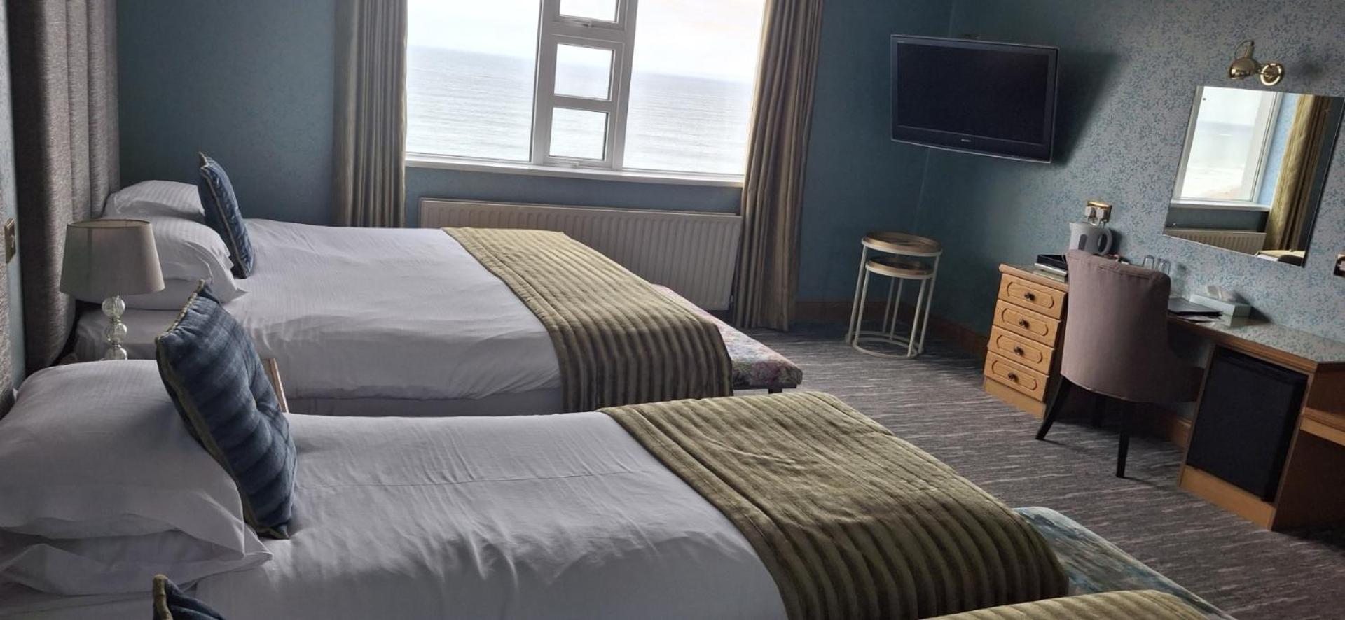 Royal Court Hotel Portrush Bagian luar foto
