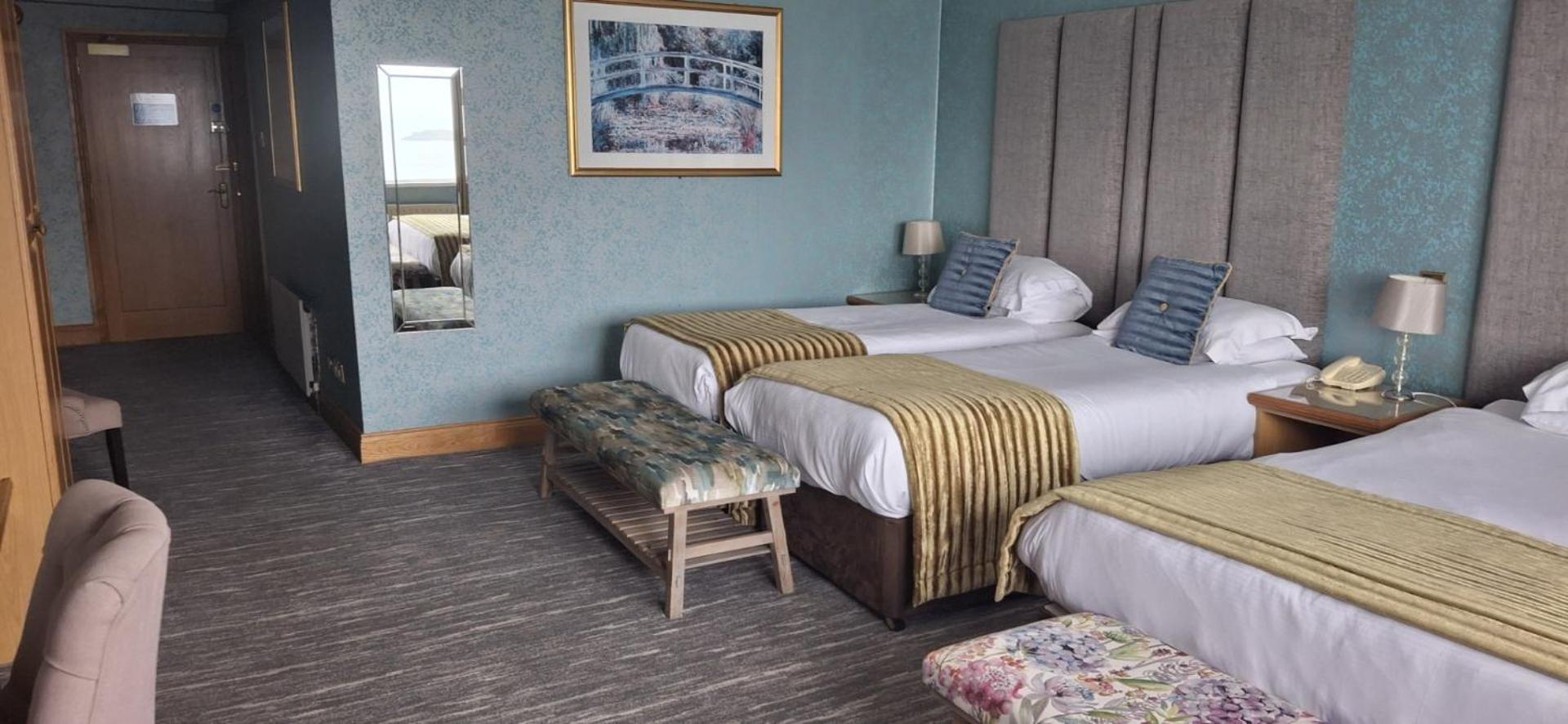 Royal Court Hotel Portrush Bagian luar foto