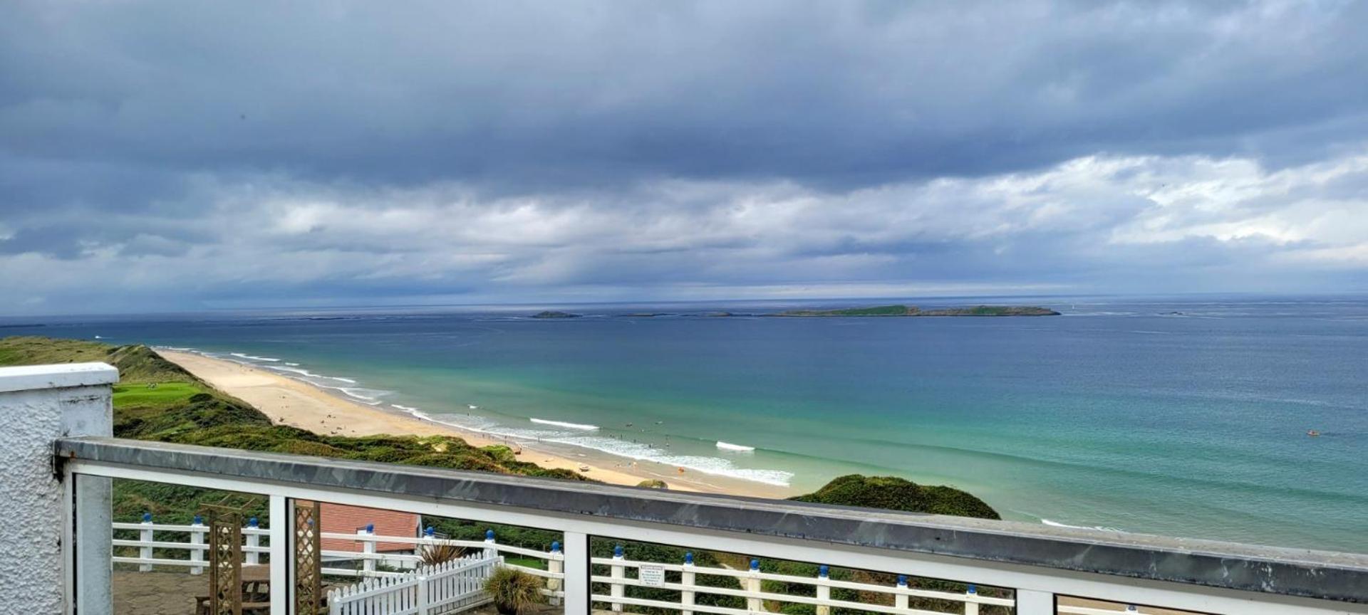 Royal Court Hotel Portrush Bagian luar foto