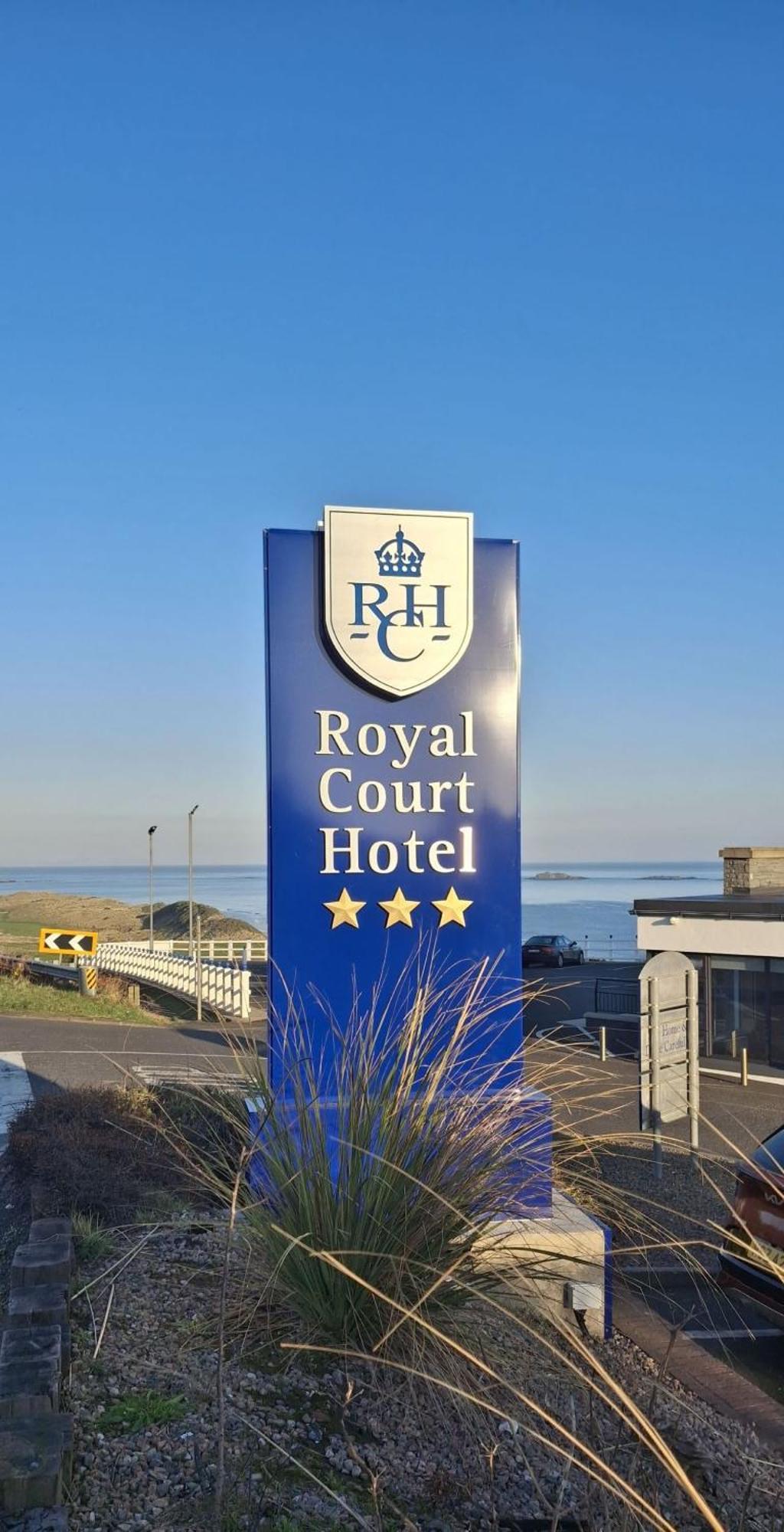 Royal Court Hotel Portrush Bagian luar foto