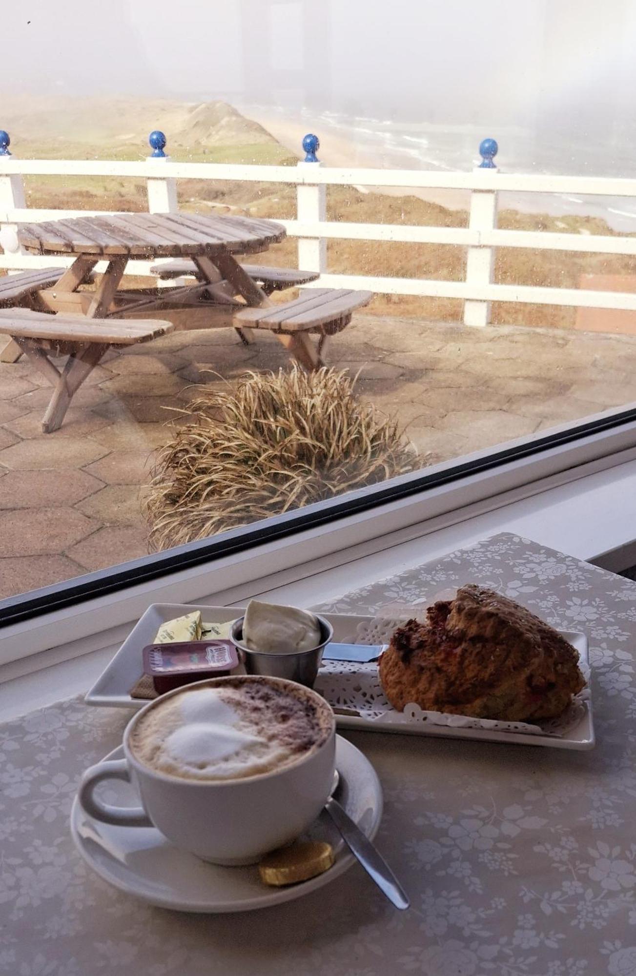 Royal Court Hotel Portrush Bagian luar foto
